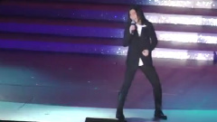 山頂的黑狗兄