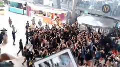 金秀賢于泰國機場
