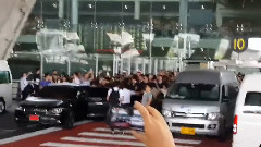 金秀賢走出SVP機場搭車離開