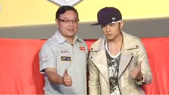 周杰倫獻驚喜 挺帥勁為重機車代言