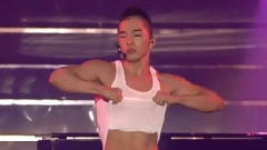 只看著我