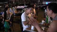 西安路邊二胡伴唱被邀去