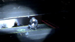 權志龍在臺上翻滾一小段