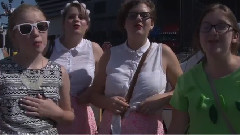 粉絲們在新澤西演唱會開始前合唱Bad Blood