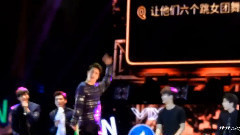 成員跳女團舞蹈