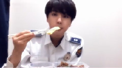 金碩珍推特更新:在美國直播吃飯的JIN