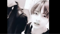 金泰亨更新自拍:微笑已經結束了喲(田柾國友情客串)