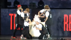 田柾國慶生切蛋糕哦