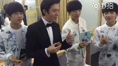 李云迪微博更新:后臺李云迪贈月餅