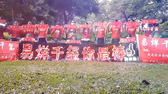 玫瑰園里的易烊千璽