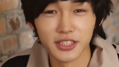 李源根擁月采訪