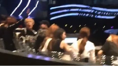 MonstaX轉著圈問好