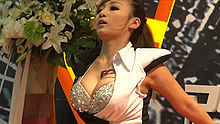  - 電玩展緊身美女大秀熱舞