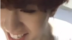 V APP 用V安慰金有謙Food Fly 中文字幕