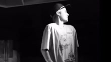 Justin Bieber變身“模特”登臺走秀