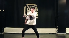 Niggas In Parris中槍舞