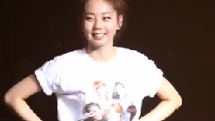 眼中含淚的安小妞