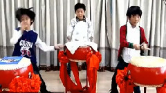 易烊千璽10歲打鼓練習