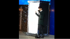 <重返20歲>定檔發布會 開場鹿晗變魔術