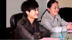 李宇春探望聽障兒童