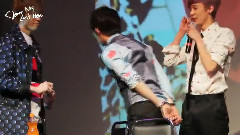 玩手銬的Niel和Ricky