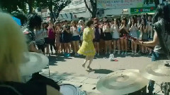 可疑的她 街頭表演Cut