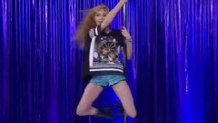 Radio Star Nana和MC金國鎮表演鋼管舞