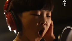 孩子們為抗洪一線的戰士們獻歌