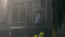 請比我愛她