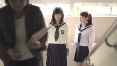 フルーティオ"學校の廊下ですれ違う先生を"お母さん!"