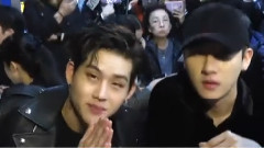 獨家直擊!MONSTA X偷溜逛夜市 苦等雞排被群眾包圍