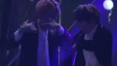 HAPPY NEW YEAR跨年一起尬舞的防彈少年團