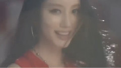 熟悉的旋律伴隨美女激烈的鼓聲慢慢回憶而來