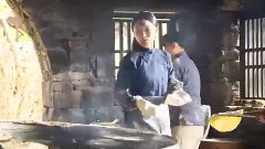 電視劇<紅高粱>九兒帶領眾婦女做拤餅