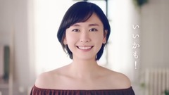 肩を出しても、隠しても。技あり!2WAYラッフルオフショルダーT