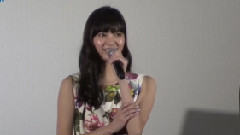 松井玲奈&新川優愛,ダブル主演映畫イベントでおそろい花柄ワンピース 映畫"めがみさま"完成披露試寫會1