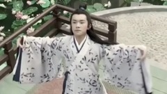小靈均蘭草叢中起舞