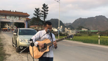 - 農村小伙十幾年沒有回老家，彈唱《我想有個家》盼望歸家