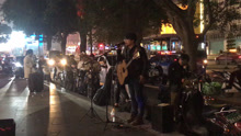  - 賣唱小伙改編嗨歌《夜色》嗨！