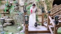 楚喬花絮社:靈魂畫手!穎寶自畫像神相,小黑汪片場護花緊追不舍