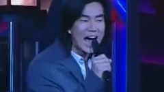 對面的女孩看過來
