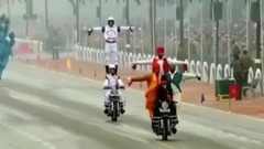 印度群星,民樂群星,搞笑音樂,音樂短片 - 摩托車特技表演,霸氣場面自帶氣場兩米八