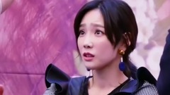 可愛的泰妍寶寶在簽售會上想和粉絲握手。