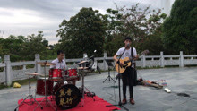  - 百色公園里賣唱《月半小夜曲》百色仔唱粵語還是蠻標準的！