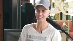 Justin Bieber - Justin Bieber的More FM采訪:年少成名的代價