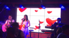  - 喜歡這美女唱歌，真挺好聽的《月半小夜曲》