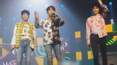 EXO IN 雅加達現場抽福利,撩得迷妹驚聲尖叫!