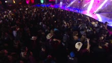 Ela Bebi, Trupica e N?o Cai (Ao Vivo)