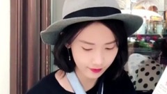 少女時代允兒漫步維也納 剪短發清純似學生