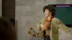 看到本女神還不跪下